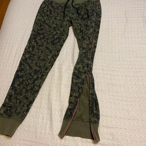 LULULEMON SIZE 4 ZIP UP JOGGERS